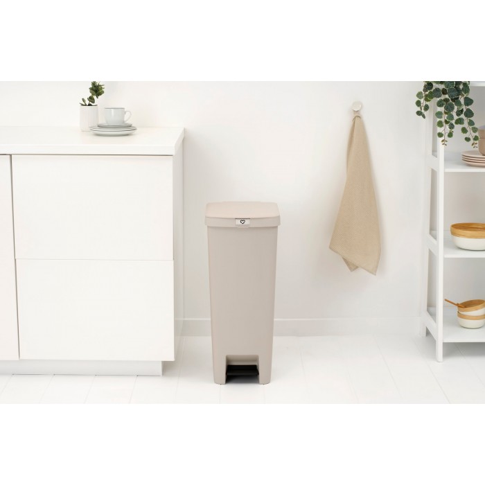 Кош за смет с педал Brabantia StepUp 40L, Soft Beige Кош за смет с педал Brabantia StepUp 40L, Soft Beige