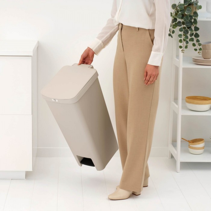 Кош за смет с педал Brabantia StepUp 40L, Soft Beige Кош за смет с педал Brabantia StepUp 40L, Soft Beige