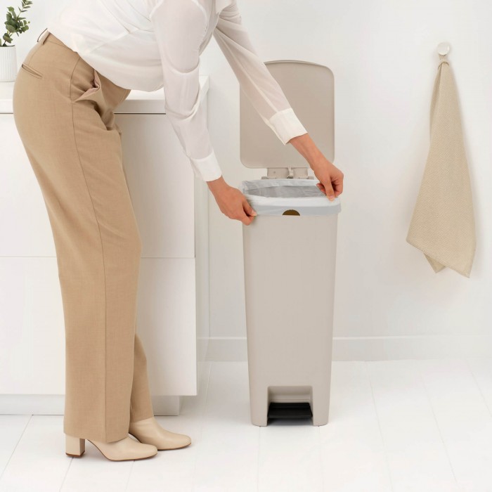 Кош за смет с педал Brabantia StepUp 40L, Soft Beige Кош за смет с педал Brabantia StepUp 40L, Soft Beige