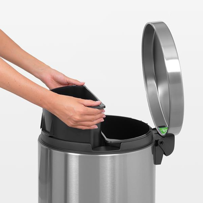 Кош за смет с педал Brabantia Silent Twin 2x20L, Matt Steel Fingerprint Proof Кош за смет с педал Brabantia Silent Twin 2x20L, Matt Steel Fingerprint Proof - Баня и почистване