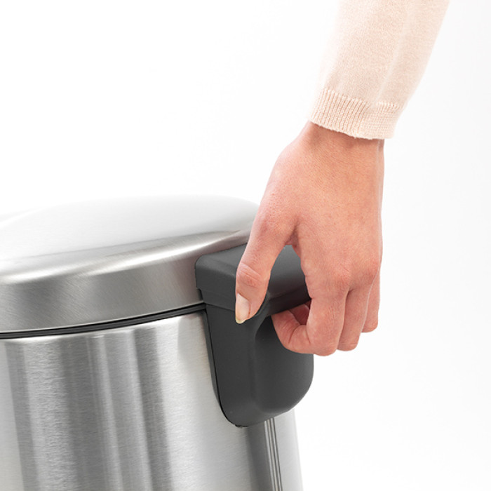 Кош за смет с педал Brabantia NewIcon 12L, Matt Steel Fingerprint Proof Кош за смет с педал Brabantia NewIcon 12L, Matt Steel Fingerprint Proof - Баня и почистване