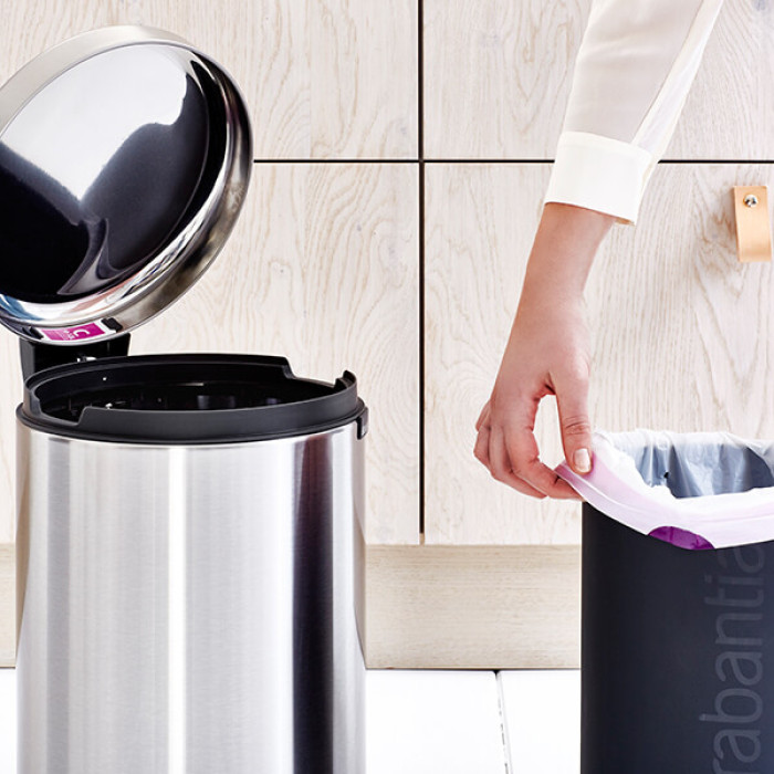Кош за смет с педал Brabantia NewIcon 12L, Matt Steel Fingerprint Proof Кош за смет с педал Brabantia NewIcon 12L, Matt Steel Fingerprint Proof - Баня и почистване