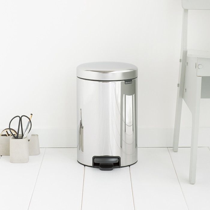 Кош за смет с педал Brabantia NewIcon 12L, Brilliant Steel, метална кофа Кош за смет с педал Brabantia NewIcon 12L, Brilliant Steel, метална кофа - Баня и почистване