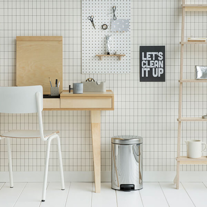 Кош за смет с педал Brabantia NewIcon 12L, Brilliant Steel, метална кофа Кош за смет с педал Brabantia NewIcon 12L, Brilliant Steel, метална кофа - Баня и почистване